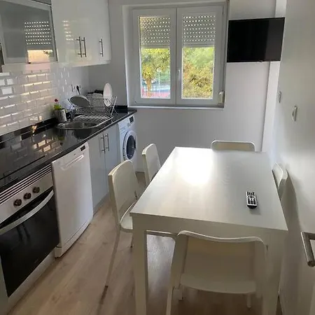 Carcavelos 5 Bedrooms Serviced Оэйраш