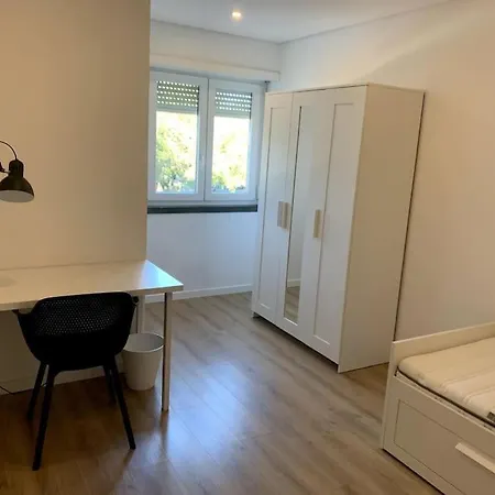 Апартаменты Carcavelos 5 Bedrooms Serviced Оэйраш