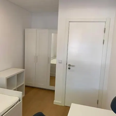 Carcavelos 5 Bedrooms Serviced Апартаменты