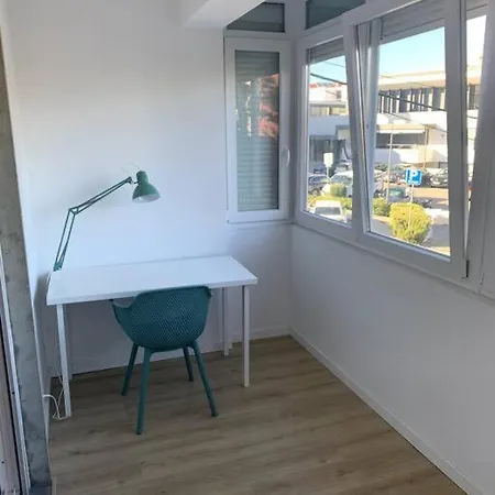 Апартаменты Carcavelos 5 Bedrooms Serviced Оэйраш