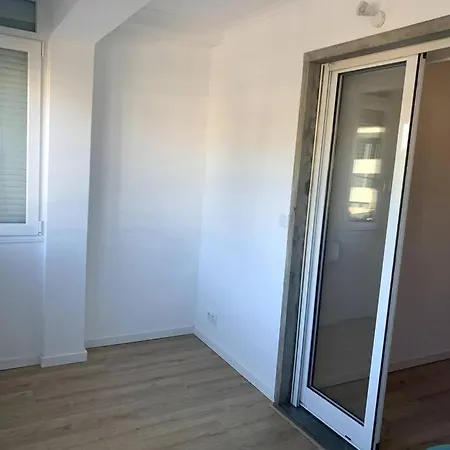 Carcavelos 5 Bedrooms Serviced